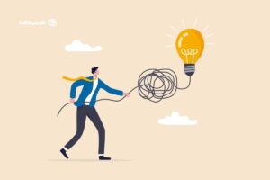 Homem puxando um emaranhado de fios ligado a uma lâmpada acesa.