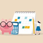 Porquinho com óculos, calculadora, calendário e mulher com lápis. Planejamento financeiro.