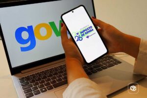 Declaração de Imposto de Renda 2026 no celular e notebook, focando em precatório RPV e honorários.